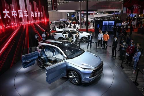 中国で電気自動車（EV）を中心とする新エネルギー車（NEV）の販売が伸びている（写真：AFP／アフロ）