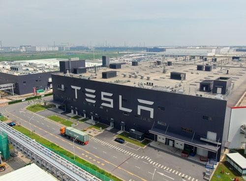 テスラが上海市に構える工場「ギガファクトリー」（写真：Featurechina／アフロ）