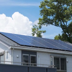 住宅の脱炭素、東京都が国に先行　太陽光パネルの設置義務化