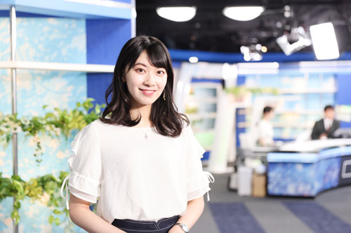人気キャスター檜山沙耶さん「天気は人に意地悪にならない」：日経