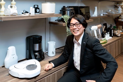 パナソニックで国内家電のマーケティングを担当する高須泰行・ブランド戦略課長(写真:高山透)