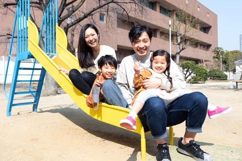 NTTコミュニケーションズの濵村有里さん（36歳）は2021年、夫の転勤に合わせて家族で関西に引っ越した（写真：菅野勝男）