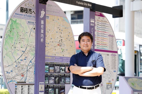 元電通マンの村松さんは個人事業主として再出発。故郷の町おこしのために働いている（写真：村田和聡）