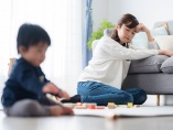 パパ育休は男女役割意識を破るか 「日本は子育てしやすい」4割のみ