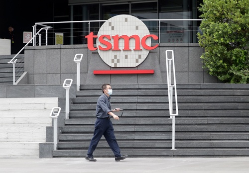 半導体受託生産の世界最大手、台湾の「TSMC」(写真:AP/アフロ)