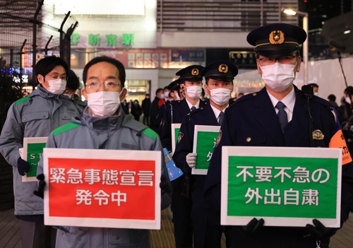 行動抑制に、罰則は必要なのか?(写真=つのだよしお/アフロ)