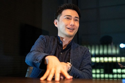 <span class="fontBold">山川恭弘 (やまかわ やすひろ)氏</span><br />バブソン大学アントレプレナーシップ准教授。東京大学特任教授。ピーター・ドラッカー経営大学院にて経営学修士(MBA)課程修了、テキサス州立大学で国際経営学博士号(Ph.D.)取得。エネルギー業界で新規事業開発やスタートアップ設立の経験を持ち、複数のベンチャー企業の役員を務める。近著は『全米ナンバーワンビジネススクールで教える起業家の思考と実践術-あなたも世界を変える起業家になる』。バブソン大は米誌「U.S.ニュース・アンド・ワールド・リポート」がまとめる全米大学ランキングのアントレプレナーシップ部門で25年以上連続1位を獲得。