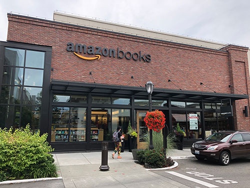 3月初めに閉店と発表された「アマゾン・ブックス（Amazon Books）」。リアル店舗だが決済は全てキャッシュレスで現金が使えないなど、ユニークな特徴が多くあった