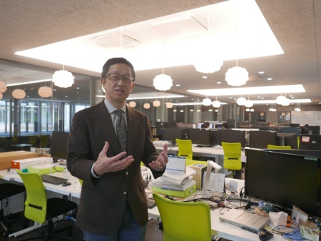 慶応義塾大学教授だった黒田忠広は東京大学に招かれ、システムデザイン研究センター(d.lab)長、先端システム技術研究組合(RaaS)の理事長に就任した(写真:高山和良)