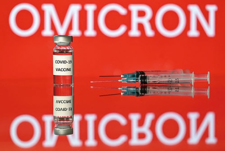 追加接種が本格化するワクチン。2022年には国産ワクチンの実用化も期待される（写真=AFP/アフロ）