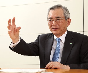 「トップは技術への強い関心が不可欠」と川村隆会長（写真：陶山 勉）