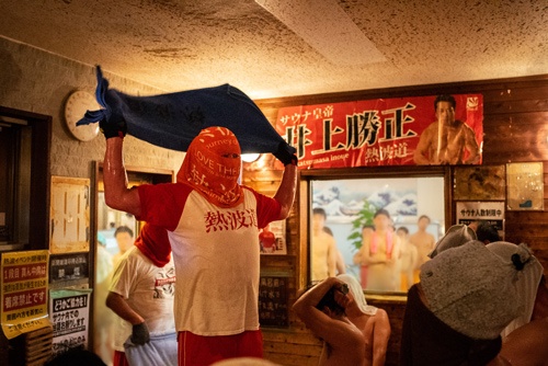 井上氏は独自のパフォーマンスでファンを獲得(写真=村瀬健一)