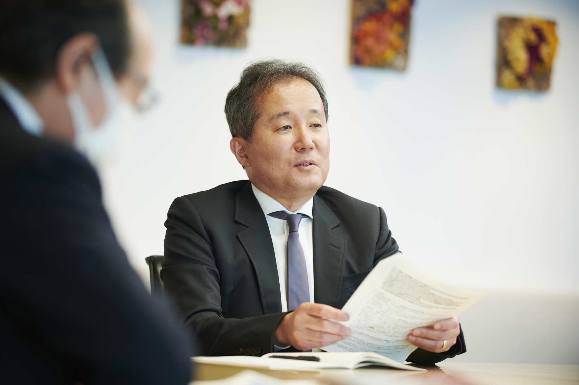 坂野俊哉氏　PwC Japanグループ　サステナビリティ・センター・オブ・エクセレンス　エグゼクティブリード。20年以上の戦略コンサルティング経験を有し、企業の経営戦略、事業戦略、海外戦略、アライアンス・M＆A（合併・買収）、企業変革などのプロジェクトに多数携わる。著書に『SXの時代』『2030年のSX戦略』（共著、いずれも日経BP）