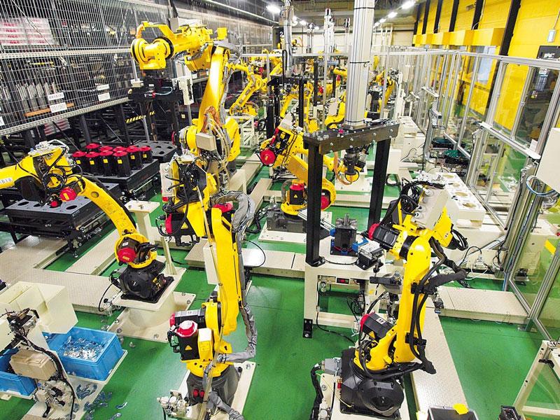 進化するロボット不夜城　ファナックに学ぶ「ぶれない」国産哲学