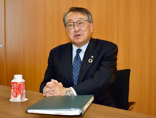 雪印メグミルクの小板橋常務は、飼料コスト高騰で酪農経営が厳しくなっていることに危機感を募らせる