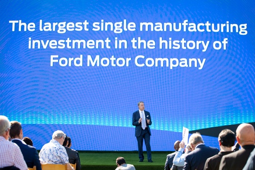 フォード・モーターのビル・フォード会長は2021年9月、巨大EV工場を建設するテネシー州で演説した（写真：Ford Motor Company）