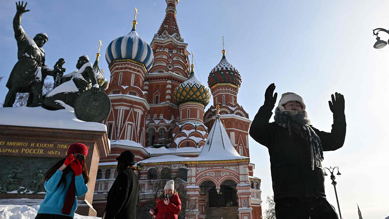 中国、孤立するロシアに急接近の危うさ、ビザ免除に天然ガスの大規模 