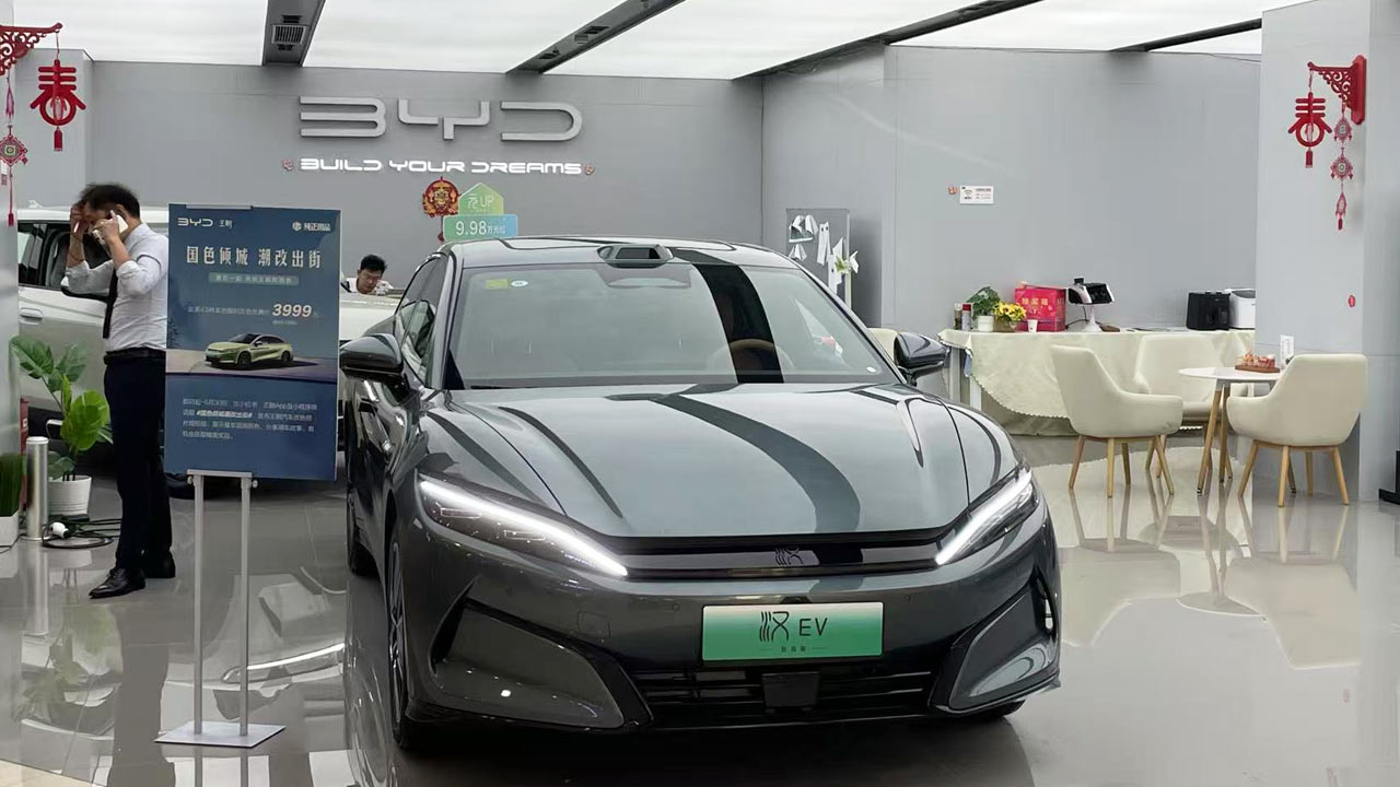 BYDの販売が急減速 中国EV市場に近づくバブル崩壊の足音：日経ビジネス電子版