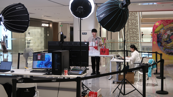 中国でライブコマース特化型モール 350店舗で10万点の品ぞろえ：日経