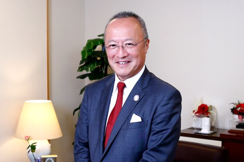 定保英弥(さだやす・ひでや)氏