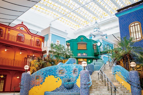 11月に開園する「ジブリパーク」のメインエリアとなる「ジブリの大倉庫」の中央階段　ⒸStudio Ghibli