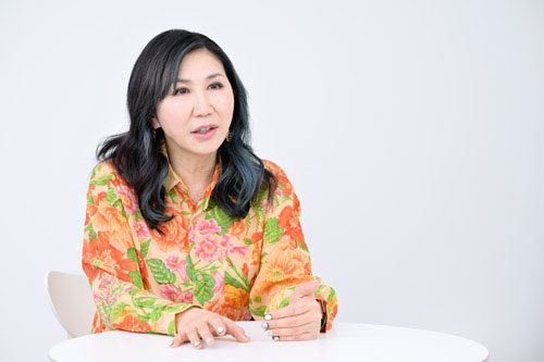 残酷な天使のテーゼ」高橋洋子の「熱狂ライブ＠デイサービス」：日経