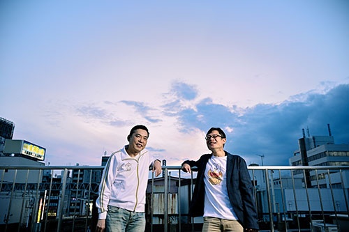 爆笑問題・太田光さん（左）、NPO法人となりのかいご代表・川内潤さん（右）（写真：大槻純一、以下同）