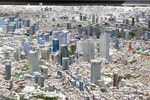 圧巻の景色、1／1000のジオラマで東京の未来を夢想する：日経ビジネス 