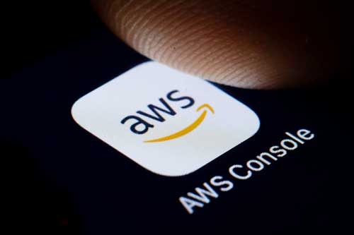 アマゾン・ドット・コムのAWSも成長が鈍化している(写真=Thomas Trutschel/Photothek via Getty Images)