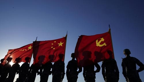 中国が人民解放軍を大規模投入して台湾侵攻の意思を示すと、日本にとって深刻な事態となる（2017年、内モンゴル自治州で撮影された人民解放軍の兵士）（写真：新華社／アフロ）