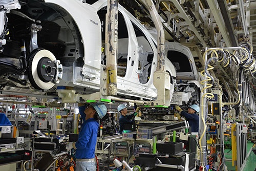自動車業界は半導体不足によって造りたくても造れない状況に苦悩してきた