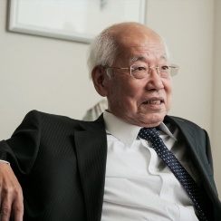 IIJ鈴木会長が語るKDDIに接近の真意、NTTとの関係は？