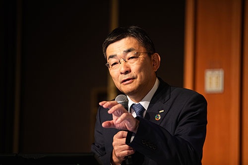 第2四半期の決算について話すKDDIの髙橋誠社長(写真:KDDI)