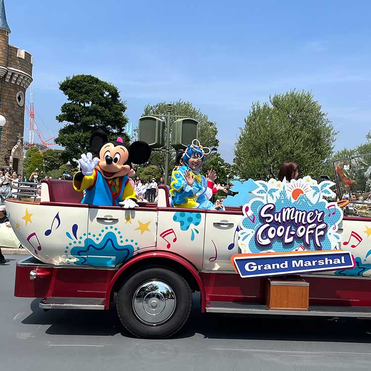 東京ディズニー、新エリア開業も猛暑で入園者数減　アプリ導入も「使えない」