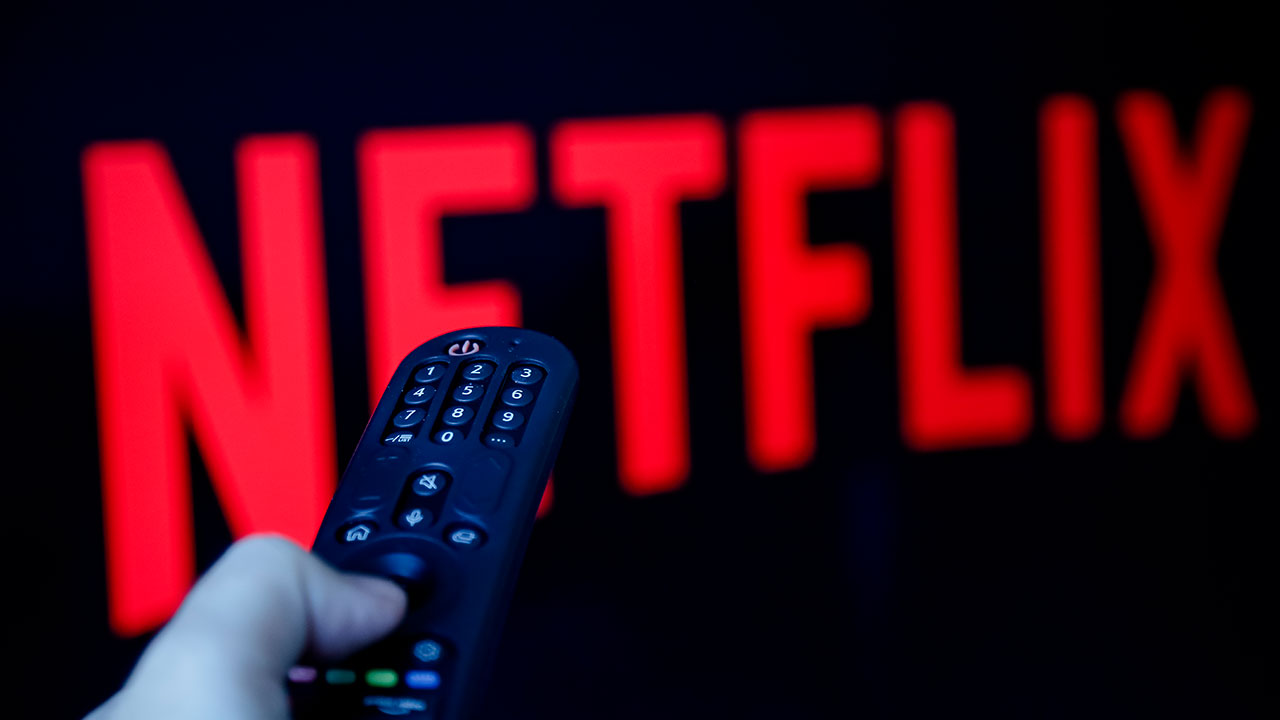 Netflix、視聴体験を重視 CMを唐突に挿入するYouTubeと大違い：日経