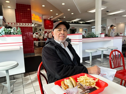 「何度も犯行現場に出くわした」と話す常連客のグリフィンさん