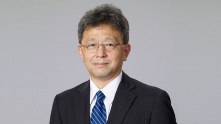 経産省・飯田事務次官「中堅企業の支援で日本を成長型経済に導く」