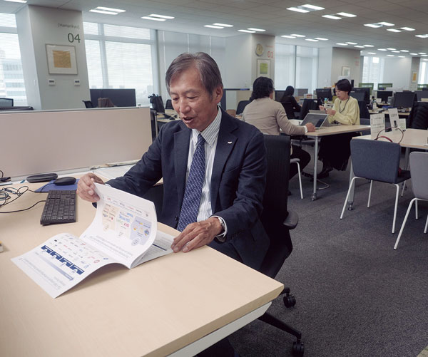 会社に個室がないロート製薬・山田会長「権限で仕事する幹部はいらない