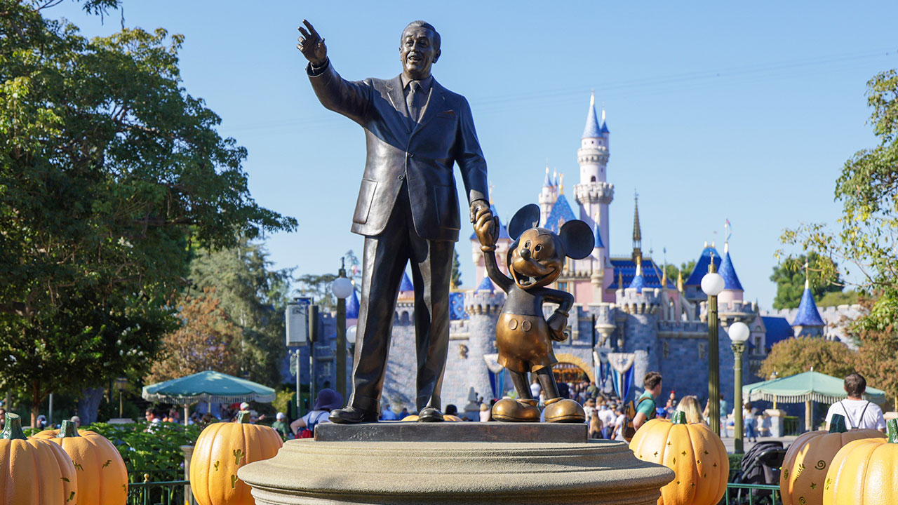 米ディズニーを巡る攻防 物言う株主が絡む「三つどもえ」の戦い：日経ビジネス電子版