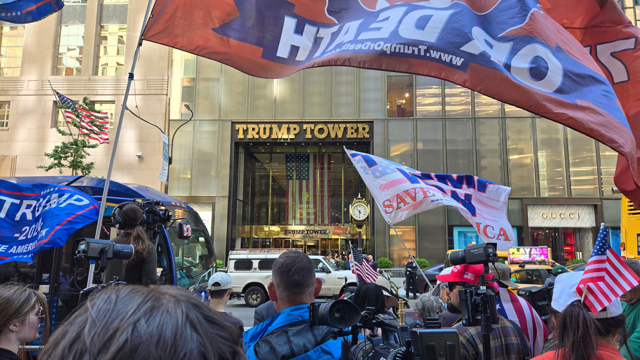 有罪」のトランプ氏が集めた83億円の寄付 逆境に燃える支持者たち 