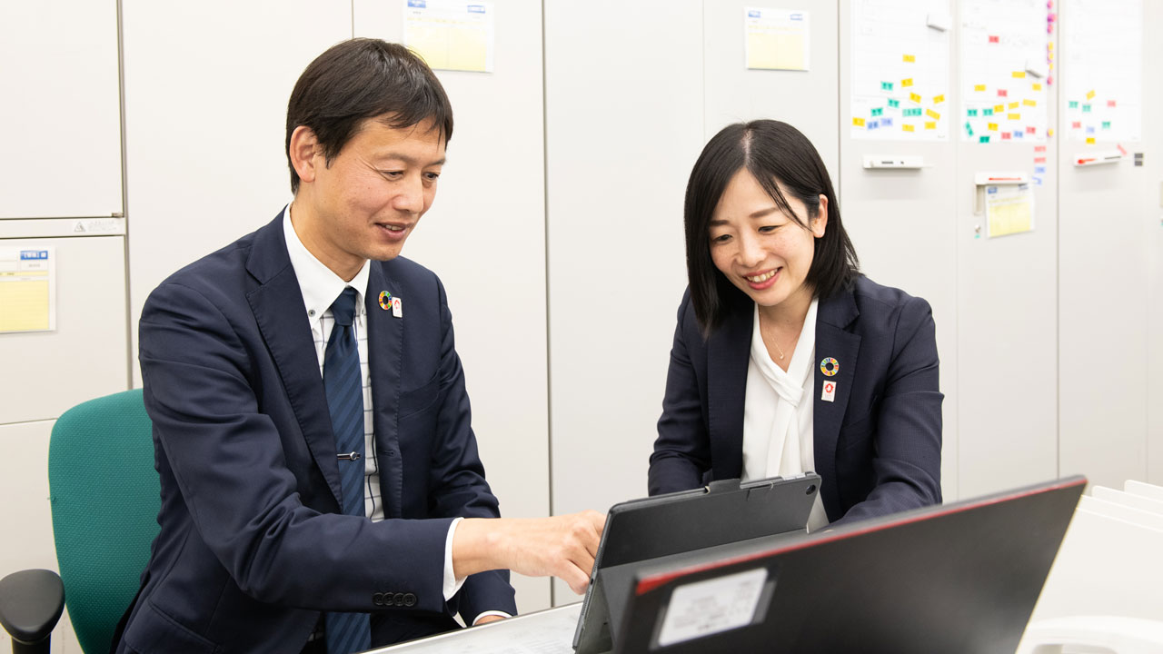 りそなHD、女性支店長が大規模支店に半年弟子入り 実践力磨く：日経ビジネス電子版