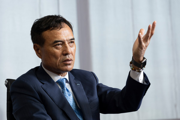 新浪剛史氏「経営者は時に天守閣に上れ」 王者が作ったゲームでは戦わ