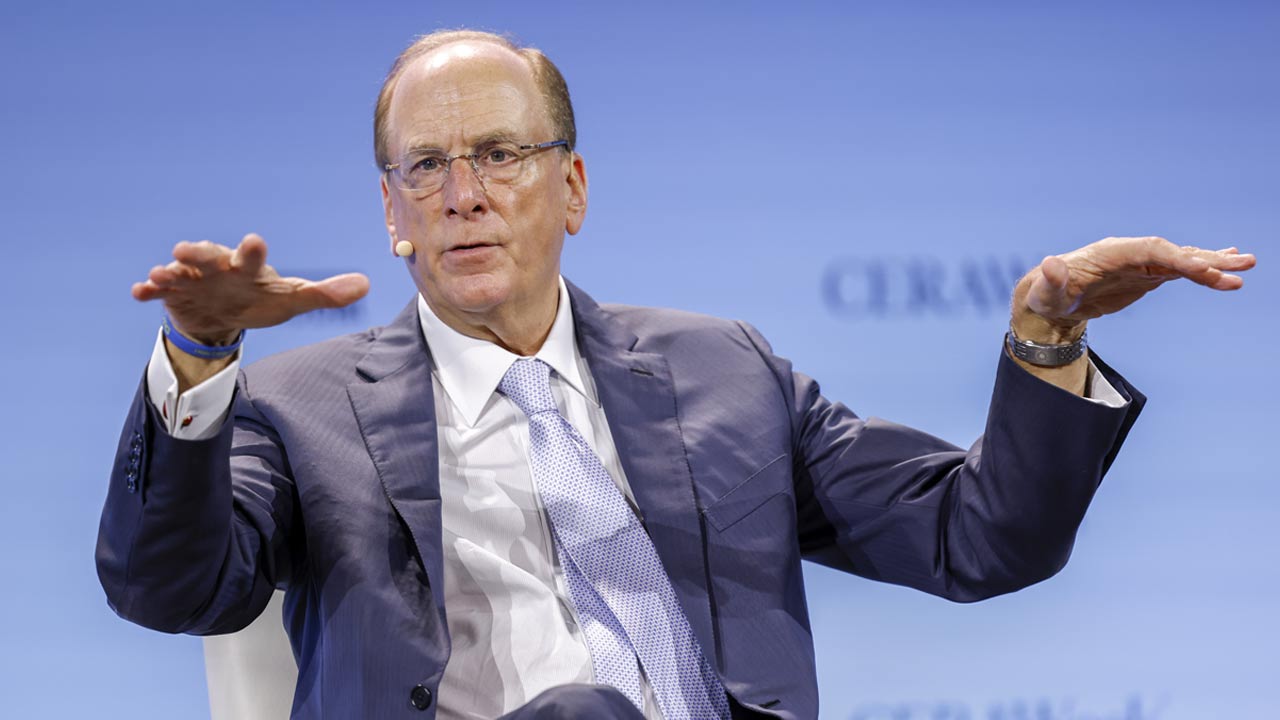 ブラックロックCEO「脱炭素技術はインフレ伴う」 米国でエネルギー現実主義：日経ビジネス電子版