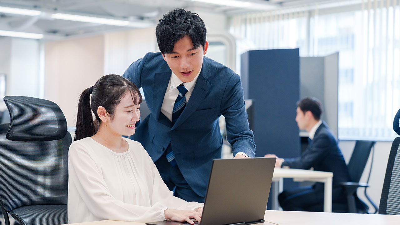 中途採用は使えない」と思っていたベテランを変えた、綿密なOJT：日経 