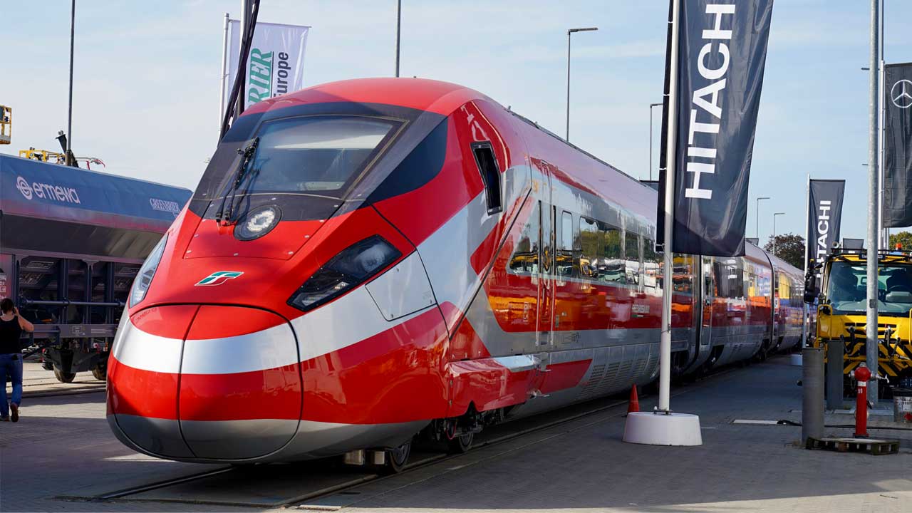 ドクターイエロー」に変身、日立の営業列車 エヌビディアと提携