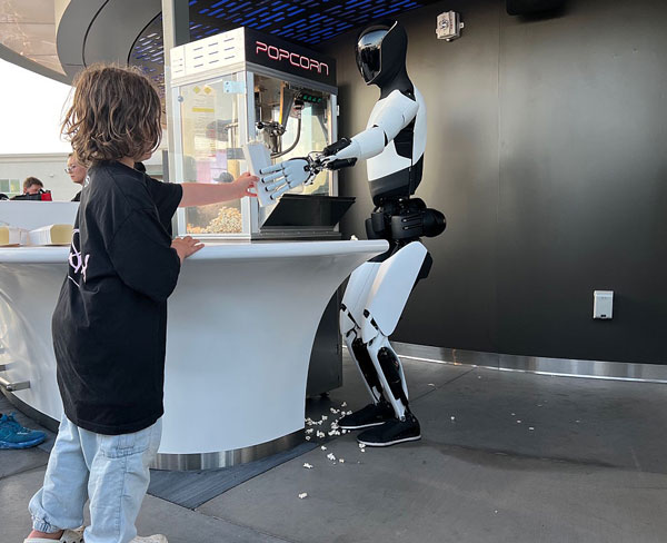 AIヒューマノイドで米中が火花 テスラのマスク氏は1億台生産も視野に