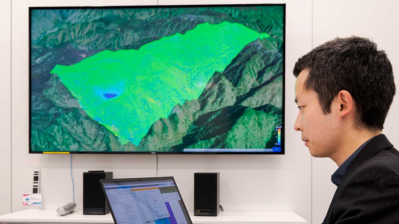 新連載］スカパーJSAT、「宇宙の目」で安全保障 道路陥没など