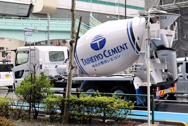「生コンがつくれない」 イラン情勢で材料運搬船の重油枯渇、工事停滞の懸念：日経ビジネス電子版