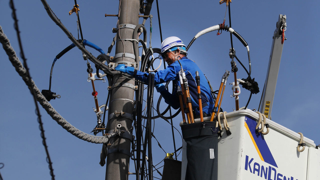関電工「高卒」1000万円超、ブルーカラー人材を奪取 AI普及で電気工事