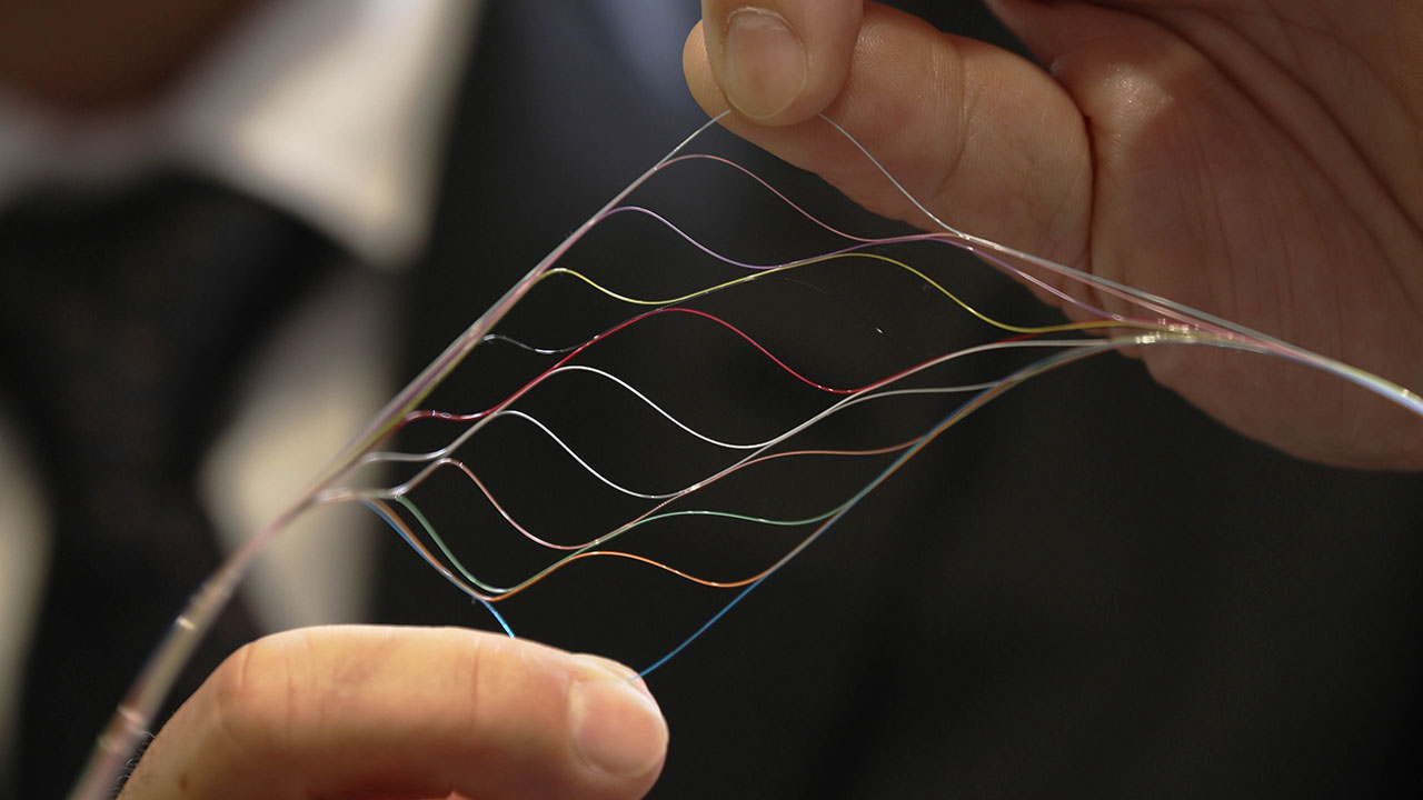 フジクラ、常識外の「クモの巣」光ファイバーで掘り当てたGAFAMの鉱脈